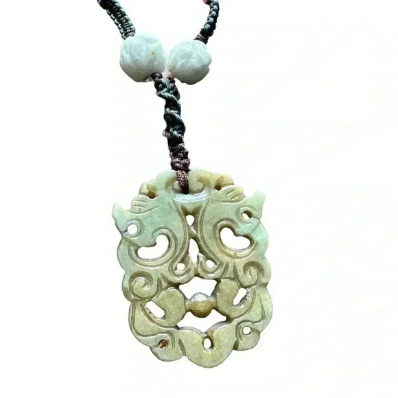 Vintage - Chinese resin pendant on braided rope chain 18” non-adjustable - Picture 2 of 2